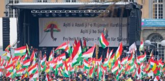 Tausende bei Demonstrationen in Bonn und Düsseldorf Tausende machen bei einer Demo in Bonn auf die Situation der Kurden in Nord-Syrien aufmerksam.