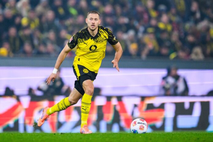 FC Augsburg - Borussia Dortmund Waldemar Anton soll erst im Laufe des Trainingslagers in Mannschaftstraining einsteigen