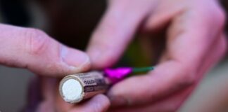 Kind auf Spielplatz durch Böller schwer verletzt In Dortmund ist ein Böller in der Hand eines Kindes detoniert. (Archivbild)