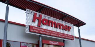 Die Handels- und Einrichtungskette Hammer hat nach eigenen Angaben bundesweit 93 Standorte und beschäftigt rund 1.200 Menschen.