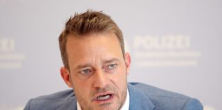Kriminalbeamte fordern Kontrollmechanismen für Schließfächer Oliver Huth, Landesvorsitzender des Bundes Deutscher Kriminalbeamter (BDK) in Nordrhein-Westfalen, fordert eine Debatte über den Sonderstatus von Schließfächern. (Archivbild)