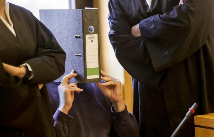 Ex-Pfleger könnte mehr als 100 Menschen getötet haben Ein bereits wegen zehnfachen Mordes in Aachen verurteilter Ex-Pfleger könnte für mehr als 100 weitere Todesfälle verantwortlich sein.