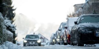 Auf Schnee folgt Eis – Gefahr auf glatten Straßen In der Nacht könnte Glatteis für Gefahr sorgen.