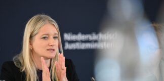 Spanner-Videos sollen auch in Sauna & Co. strafbar werden Niedersachsens Justizministerin Kathrin Wahlmann (SPD) tritt für ein Verbot von Voyeuraufnahmen ein. (Archivbild)