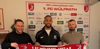 1. FC Wülfrath verpflichtet “echten Knipser” Trainer Joscha Weber freut sich mit Thomas Cyrys /r.) über Neuzugang „Timo Conde (M.). Foto: FCW
