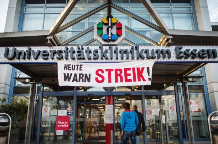 Warnstreik an mehreren Unikliniken in NRW An mehreren Unikliniken in NRW starten am Morgen Warnstreiks. (Archivbild)