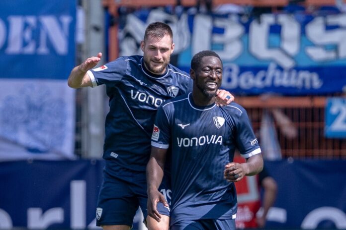 VfL Bochum Bochumer Sissoko (r) wechselt nach Frankreich. (Archivbild)