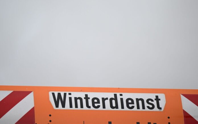 Winterdienst Ein Winterdienst-Fahrzeug - solche Fahrzeuge sind in Leopoldshöhe wohl nicht mehr allzu voll beladen. (Symbolbild)