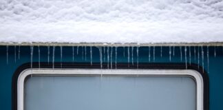 Schnee, Frost und Glätte – NRW steht winterliche Woche bevor Schnee und eisglatte Straßen bestimmen das Wetter in NRW zum Wochenbeginn. Die Temperaturen steigen erst am Donnerstag wieder deutlich über null. (Archivbild)