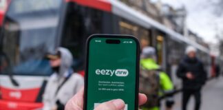 Ohne Tarif-Wirrwarr: Wie eine App den ÖPNV einfacher macht Einchecken und losfahren: Mit dem Eezy-Ticket wollen Land und Verkehrsverbünde den ÖPNV für Gelegenheitsnutzer einfacher machen.