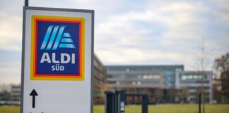 Aldi Süd streicht Hunderte Stellen in Deutschlandzentrale Aldi Süd beschäftigt 50.000 Menschen in Deutschland.