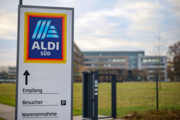 Aldi Süd streicht Hunderte Stellen in Deutschlandzentrale Aldi Süd beschäftigt 50.000 Menschen in Deutschland.
