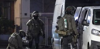 Goldfund in Gelsenkirchen: Kein Bezug zu Einbruch in Bank Auch mit SEK-Beamten suchte die Polizei in vier Gladbecker Wohnungen nach Waffen.