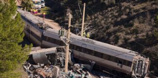 Experte zu Zugunglücken: Mensch ist häufigste Schwachstelle Bei dem Unglück am Sonntag in nördlich von Córdoba starben mehr als 40 Menschen, über 100 wurden verletzt.