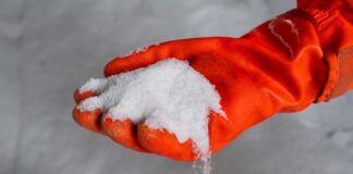 Winterwetter sorgt für hohen Streusalzverbrauch In einzelnen Kommunen in NRW wird das Streusalz knapp. (Archiv)