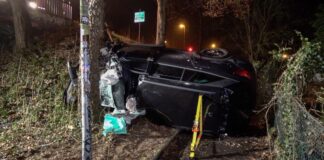Autofahrer kommt bei Unfall in Rheine ums Leben Das völlig zerstörte Auto des verunglückten Fahrers liegt in einer Böschung kurz vor der Bodelschwinghbrücke.
