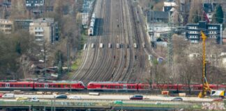 Arbeiten an Autobahnbrücke – Züge umfahren das Ruhrgebiet Die Bahngleise unter dem Autobahnkreuz Kaiserberg werden vom 9. Januar bis 6. Februar erneut für vier Wochen gesperrt. (Archivbild)