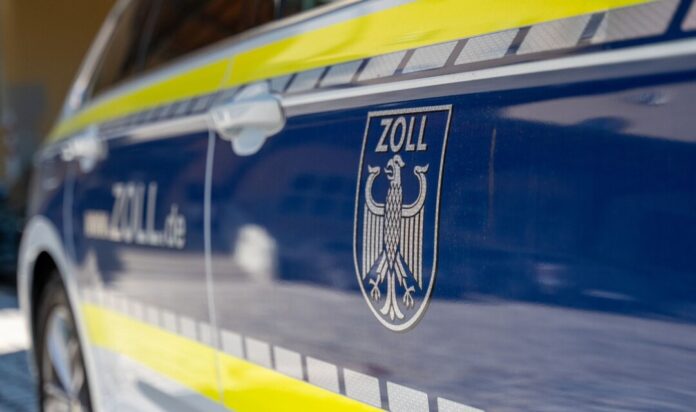 Zoll Das Zollfahndungsamt Essen hat die Lieferungen des jetzt gefassten Unternehmers aus Dortmund überwacht - und wurde fündig. (Symbolbild)