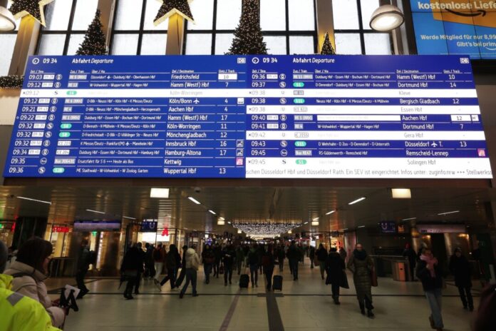 Zugverkehr rund um Düsseldorf wegen Stellwerk beeinträchtigt Das Stellwerk wurde repariert - Der Zugverkehr läuft wieder.