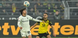 Gladbach-Coach stellt Top-Talent Startelf-Debüt in Aussicht Mit Wael Mohya (l) verknüpft Borussia Mönchengladbach große Hoffnungen. (Archivbild)