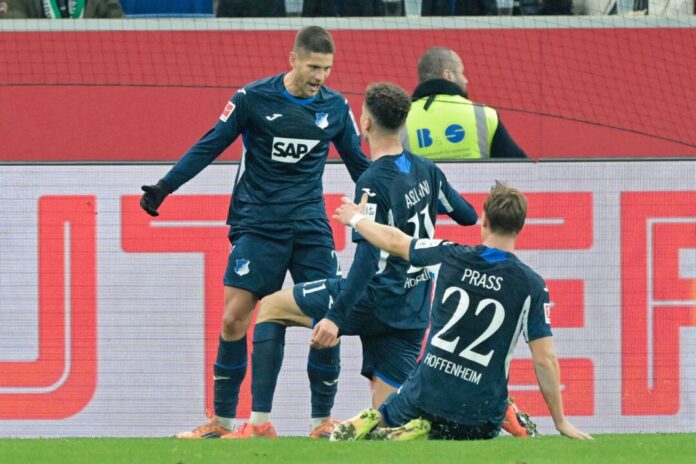 TSG 1899 Hoffenheim - Bor. Mönchengladbach Hoffenheims Andrej Kramaric (r.) darf sich feiern lassen.