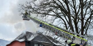 Feuer im Dachgeschoss in Lennestadt – zwei Bewohner getötet In Lennestadt im Kreis Olpe kamen bei einem Dachgeschossbrand zwei Männer ums Leben.