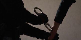 Düsseldorferin stirbt nach Attacke – Sohn in U-Haft Der 16-jährige Tatverdächtige sitzt in Untersuchungshaft. (Symbolbild)