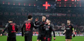 Leverkusen dominiert Villarreal und macht Playoffs klar Leverkusen jubelt über das Tor zum 2:0 durch Malik Tillman.