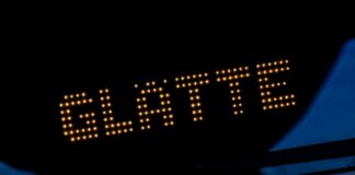 Amtliche Warnung vor Glatteis für ganz NRW Montagmorgen könnte es in weiten Teilen Nordrhein-Westfalens sehr glatt werden. (Symbolbild)