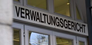 Gericht: Atomkraftgegner dürfen über A2-Brücken ziehen Das Verwaltungsgericht Gelsenkirchen hat eine Entscheidung zu einer Demonstration am Samstag in Bottrop getroffen. (Archivbild)