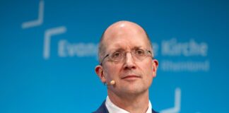 Weniger Mittel für Soziales – Kirche ringt um Sparkurs Die rheinische evangelische Kirche plant eine Finanzstrategie mit Millionen-Einsparungen. Die Kirche wolle jedoch trotz ihrer Geldprobleme für die Menschen da sein, so Präses Thorsten Latzel. (Archivbild)