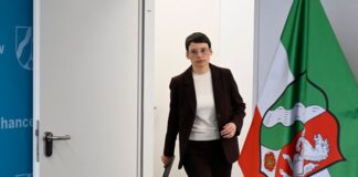 Ministerin Paul tritt zurück – Wüst setzt auf Neuanfang Paul erklärt ihren Rücktritt mit der zunehmenden Polarisierung um ihre Person - und gibt sich selbstkritisch.