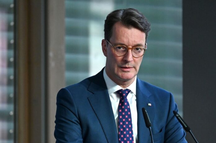 NRW-Ministerpräsident Hendrik Wüst (CDU) NRW-Ministerpräsident Hendrik Wüst (CDU) ruft die Menschen in NRW zum Zusammenhalt auf. (Archivbild)