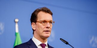 Opposition drängt Wüst zu Aufklärung nach Paul-Rücktritt Auch nach dem Rücktritt von Ex-Fluchtministerin Josefine Paul (Grüne) bleibt das Regierungshandeln der schwarz-grünen Koalition von Ministerpräsident Hendrik Wüst (CDU) Zielscheibe der Opposition im Düsseldorfer Landtag.