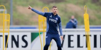 Hype auf Schalke: 1.200 Fans besuchen erstes Dzeko-Training Edin Dzekos erstes Training auf Schalke lockt über 1.000 Fans an.