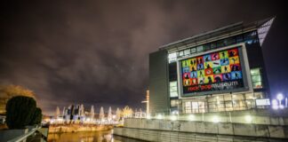 Udo Lindenbergs Hotelzimmer zieht in Gronauer Museum Udo Lindenberg wurde in Gronau im Münsterland geboren - zu seinem 80. Geburtstag zeigt das rock’n’popmuseum ab Juni Einblicke in das Leben des Musikers. (Archivbild)