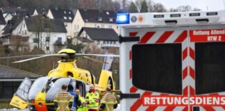 Prozess um eingesperrtes Mädchen erneut vertagt Ein Rettungshubschrauber brachte die schwer verletzte Frau in eine Klinik.