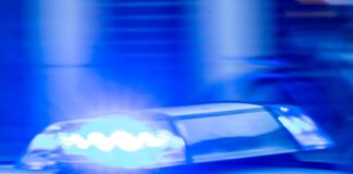 Umgekippter Lkw auf A1 bei Mechernich Grund für den Unfall war laut Polizei ein geplatzter Reifen. (Symbolbild)