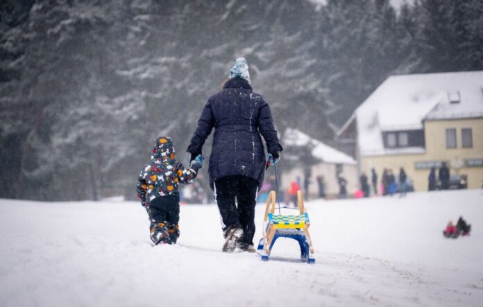 Winterwetter in Nordrhein-Westfalen Noch ein letztes Mal Schlittenfahren, bevor die Warmfront kommt.