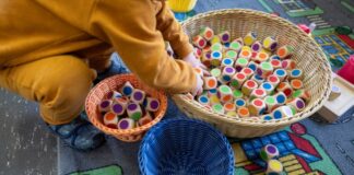 Studie: Viele Kitas in NRW können Auftrag nicht erfüllen In den Kitas sind ausreichend viele und gut qualifiziert Fachkräfte von zentraler Bedeutung. (Archivbild)