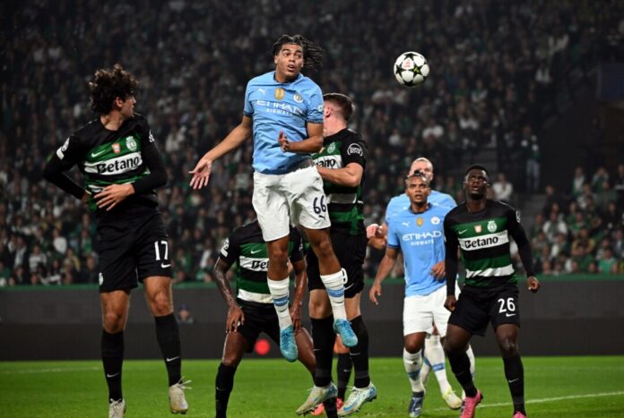 Sporting Lissabon - Manchester City Das 20 Jahre alte Abwehrtalent Jahmai Simpson-Pusey (beim Kopfball) soll die Kölner Defensive stabilisieren. (Archivbild)