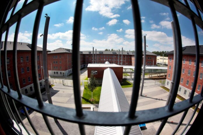 Deutlich mehr Suizide hinter Gittern 2025 haben sich in NRW-Gefängnissen mehr Häftlinge das Leben genommen als im Vorjahr.