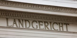 Stewardess 1992 getötet – Angeklagter gesteht Der Angeklagte soll 1992 eine Frau ermordet haben. (Archivbild)