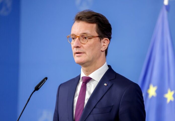 Nach Ministerin-Rücktritt in Nordrhein-Westfalen NRW-Ministerpräsident Hendrik Wüst (CDU) muss ein gutes Jahr vor der Landtagswahl sein Kabinett umbilden.