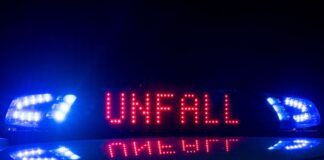 Mit Auto überschlagen – 28-Jähriger kommt ums Leben Der Mann war mit seinem Wagen von der Straße abgekommen. (Symbolbild)