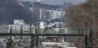 Monatelang Busse statt Züge: Bahn saniert Strecke Köln-Hagen Noch fahren ICE durch Wuppertal - während der Generalsanierung fahren gut fünf Monate lang alle Fernzüge einen Bogen um die Region.