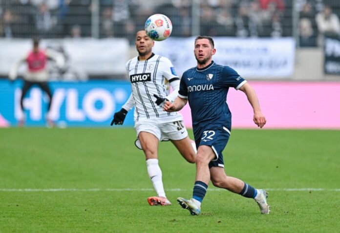 Maximilian Wittek Maximilian Wittek (r) verlängerte seinen Vertrag beim VfL Bochum.