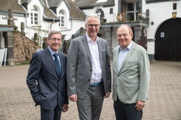 Manfred Läckes, Dirk Brügge und Ewald Vielhaus. Foto: Büntig Manfred Läckes, Dirk Brügge und Ewald Vielhaus. Foto: Büntig