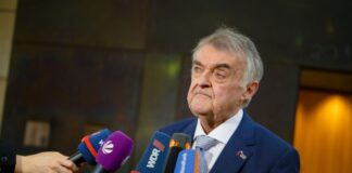 Interne Anzeige gegen Reul wegen Einmischung in Mietstreit Nordrhein-Westfalens Innenminister Herbert Reul (CDU) steht jetzt selbst im Fokus von Prüfungen. (Archivbild)