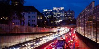 Die Gewerkschaft Verdi hat Beschäftigte der Autobahn-Tunnelleitzentralen in NRW zu Warnstreiks aufgerufen.  